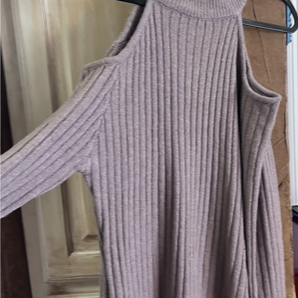 Elegant Ribbed Turtleneck Sweater - tan
